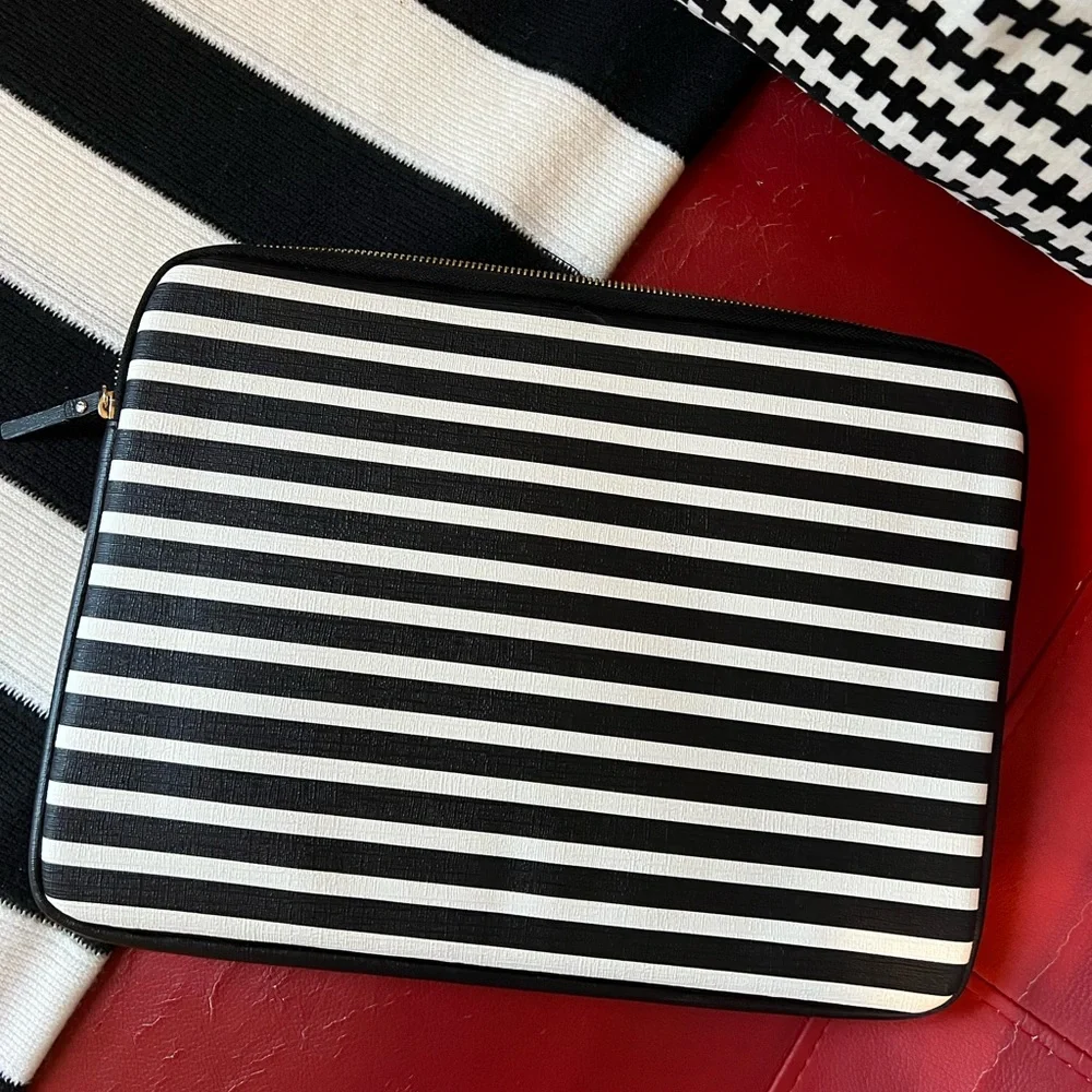 KateSpade NewYork Zip Sleeve for Microsoft Surface Pro3and SurfacePro4BlackCream